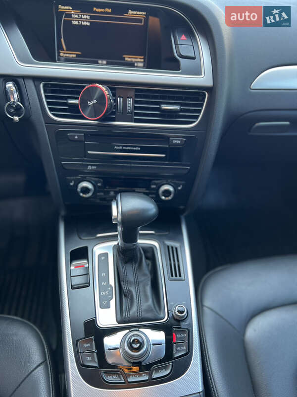 Седан Audi A4 2013 в Львове