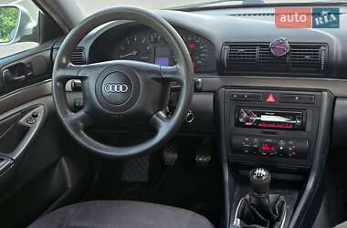 Седан Audi A4 2000 в 