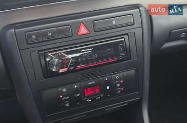 Седан Audi A4 2000 в 