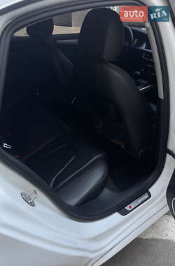 Седан Audi A4 2015 в 