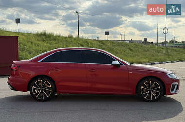 Седан Audi A4 2020 в 