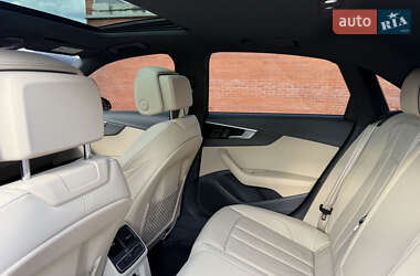 Седан Audi A4 2020 в 