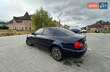 Седан Audi A4 1997 в Вижниці