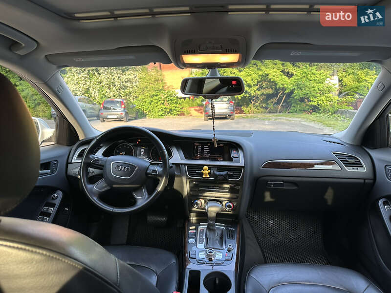 Седан Audi A4 2012 в Львове