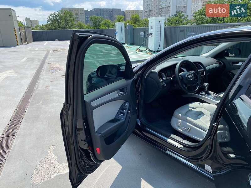 Седан Audi A4 2013 в Киеве