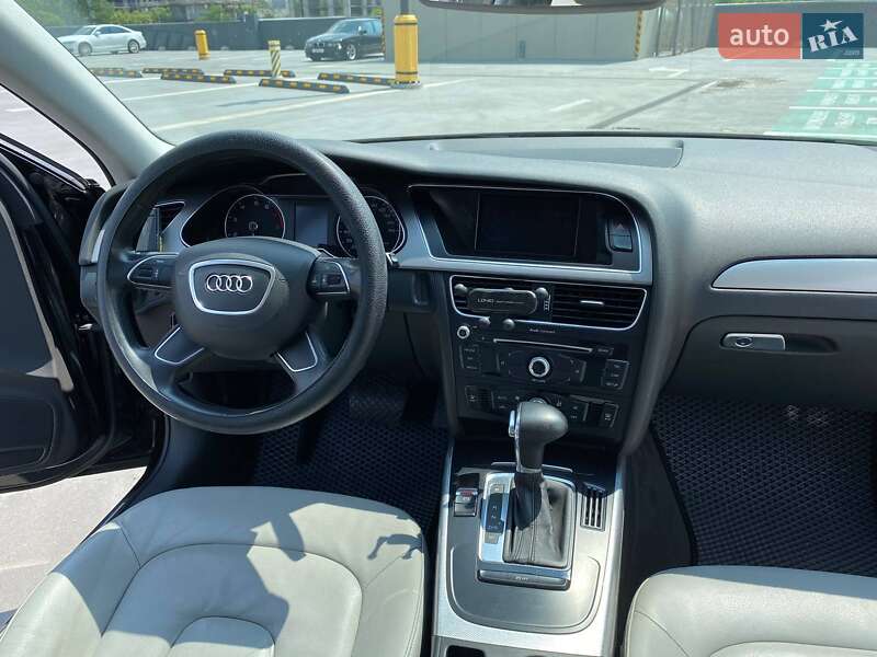 Седан Audi A4 2013 в Киеве