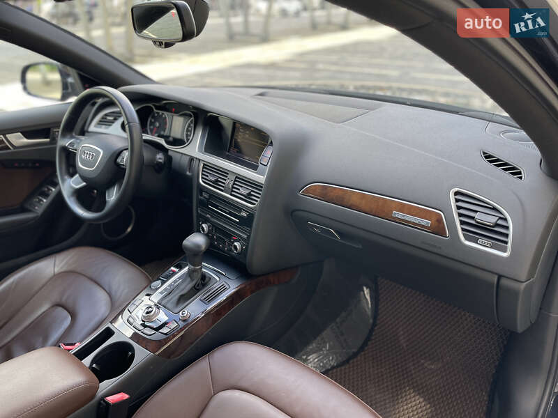 Седан Audi A4 2014 в Львові