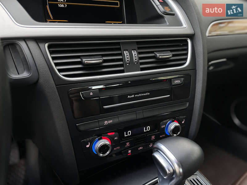 Седан Audi A4 2014 в Львові