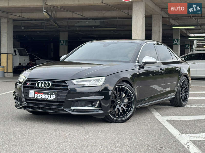 Седан Audi A4 2017 в Киеве