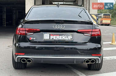 Седан Audi A4 2017 в 
