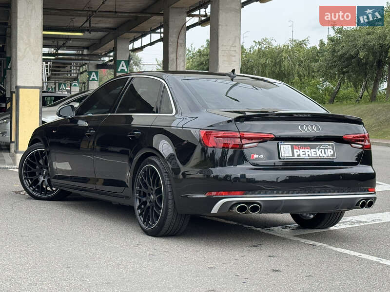 Седан Audi A4 2017 в Киеве