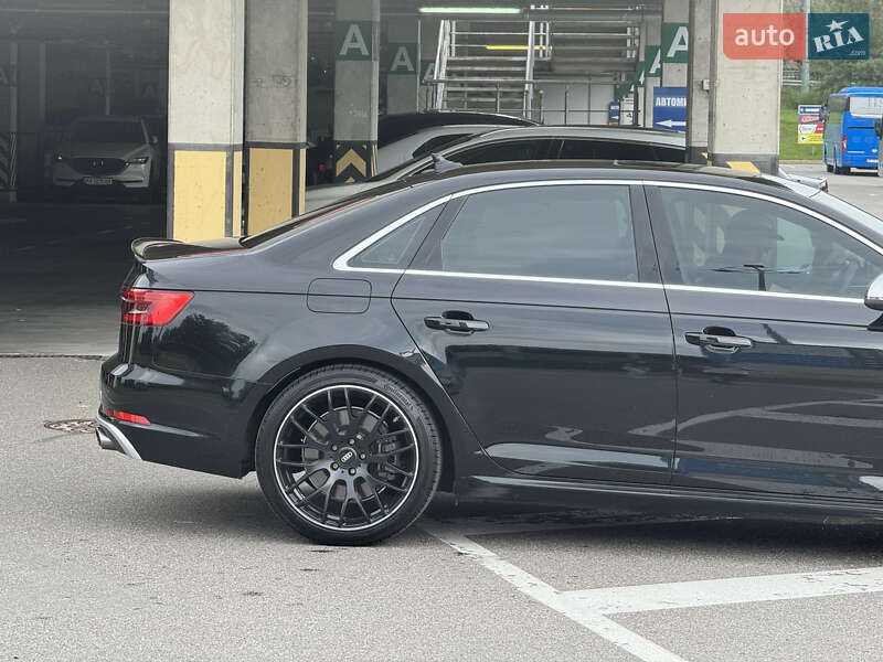 Седан Audi A4 2017 в Киеве