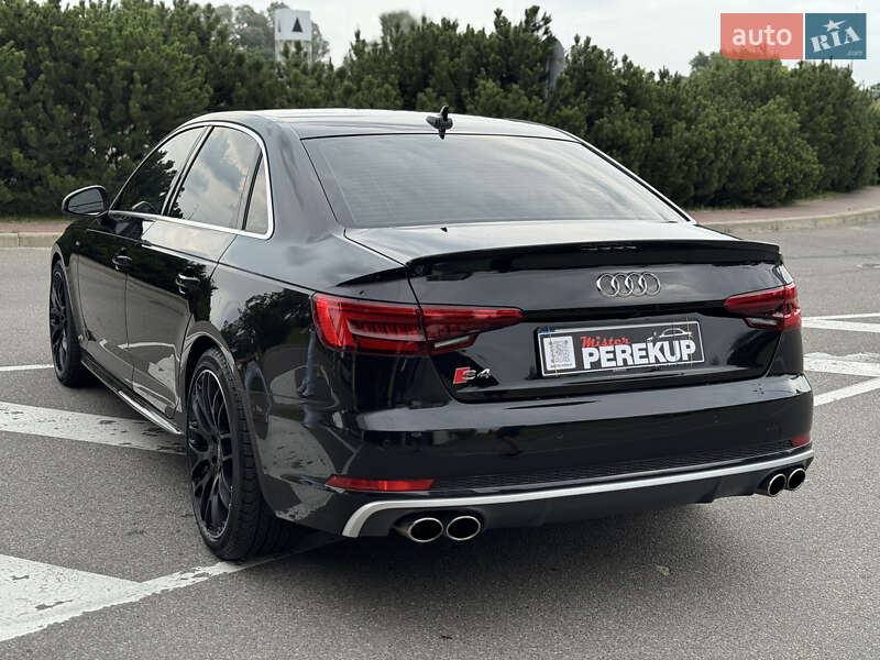 Седан Audi A4 2017 в Киеве