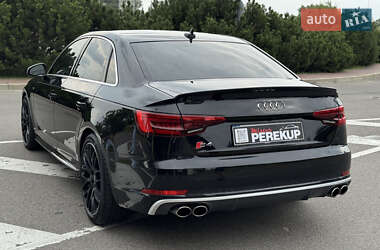 Седан Audi A4 2017 в 
