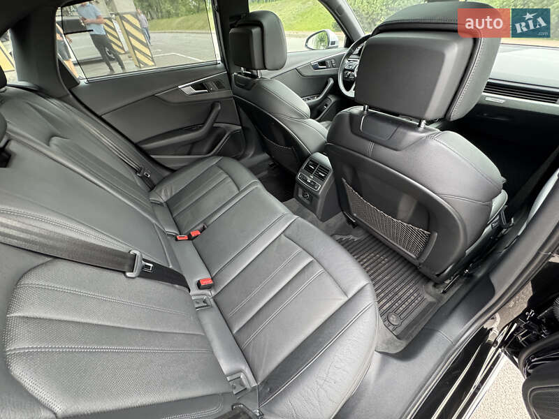 Седан Audi A4 2017 в Киеве