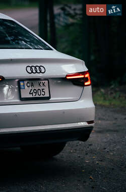 Седан Audi A4 2016 в 