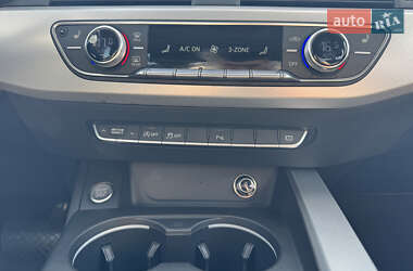 Седан Audi A4 2016 в 