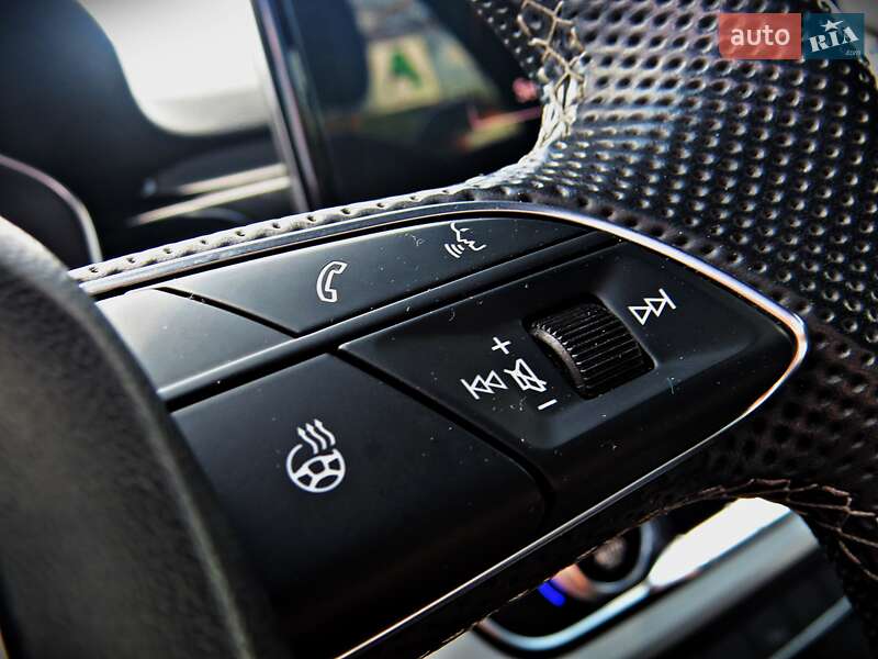 Седан Audi A4 2021 в Черкасах