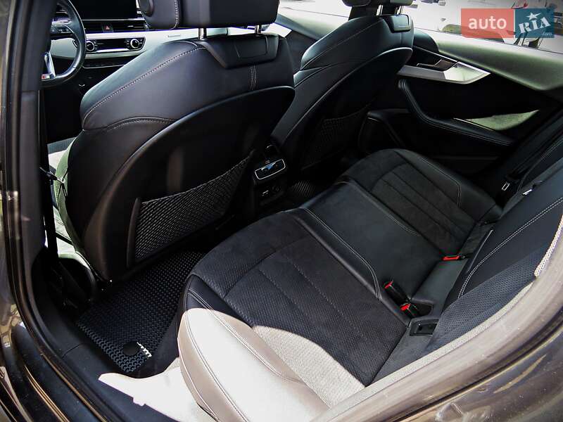Седан Audi A4 2021 в Черкасах