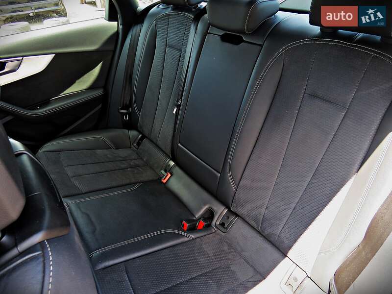 Седан Audi A4 2021 в Черкасах