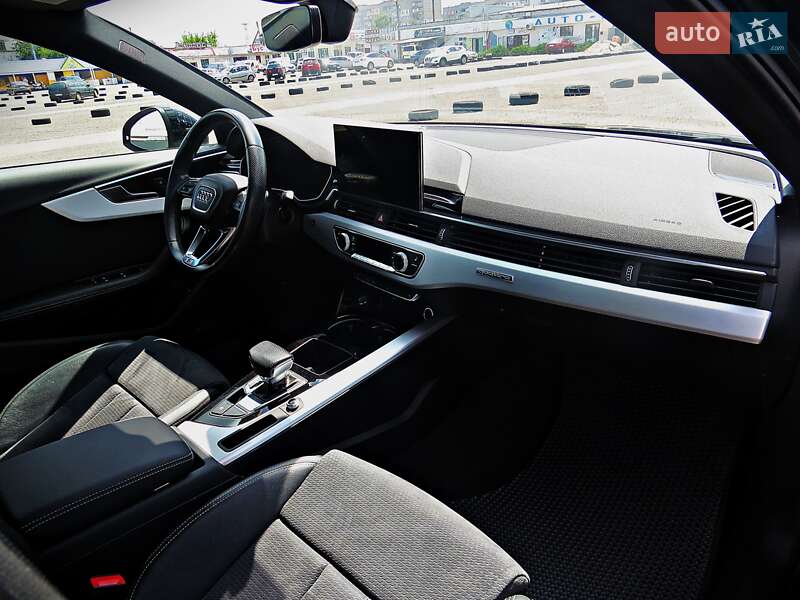 Седан Audi A4 2021 в Черкасах