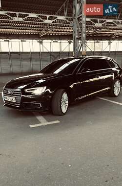 Универсал Audi A4 2018 в 