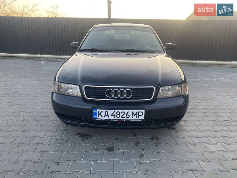 Седан Audi A4 1996 в 