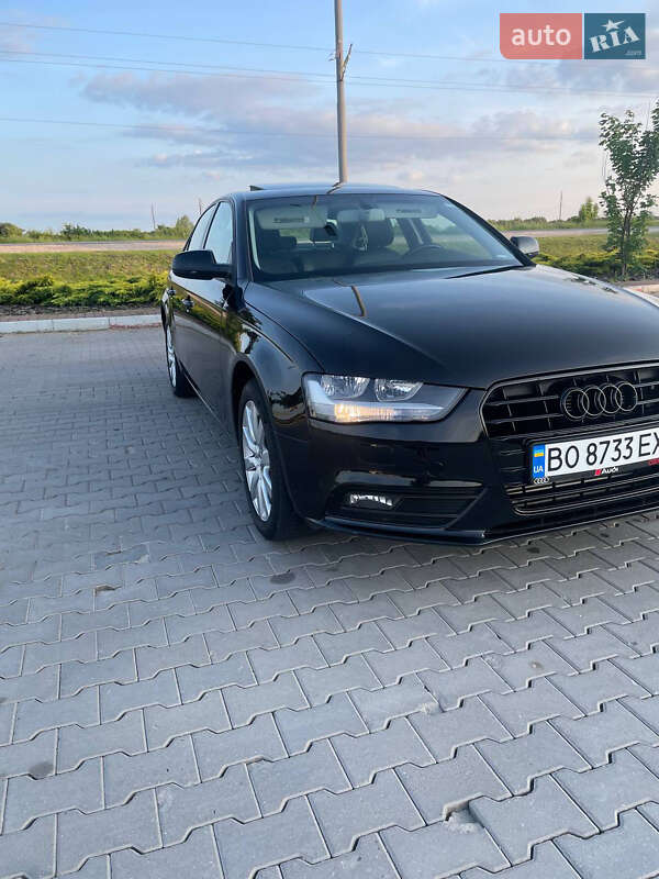 Седан Audi A4 2013 в 
