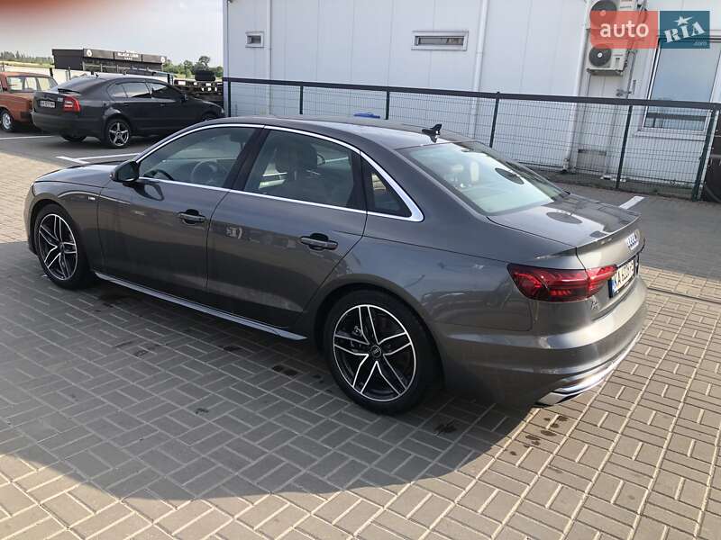 Седан Audi A4 2022 в Киеве