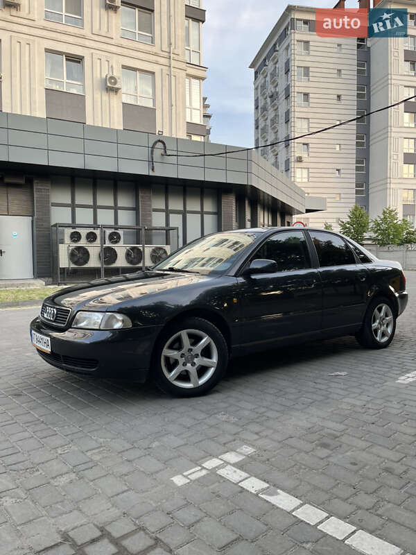 Седан Audi A4 1998 в Ивано-Франковске