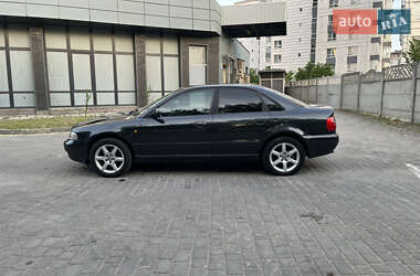 Седан Audi A4 1998 в 