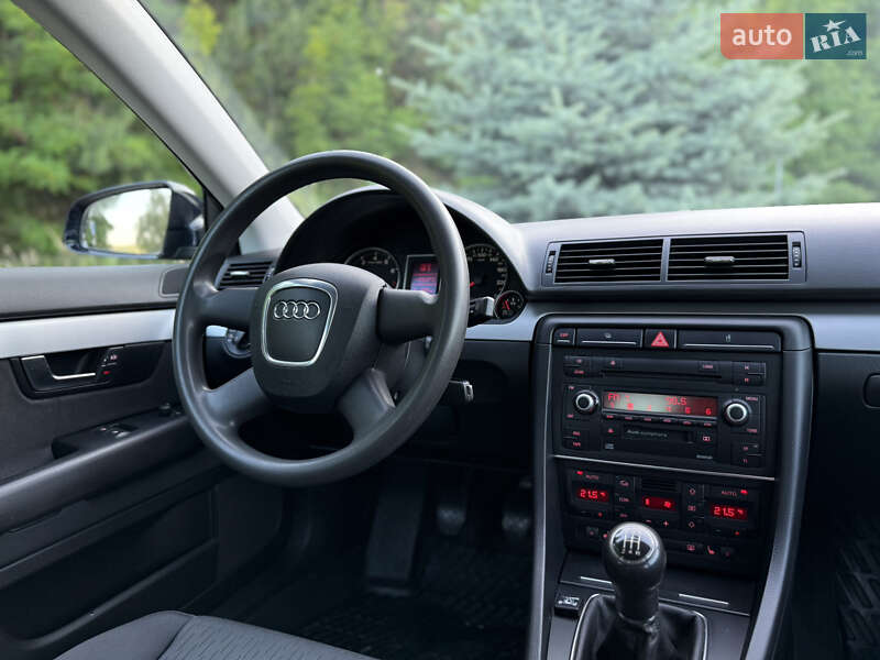 Седан Audi A4 2006 в Могилев-Подольске