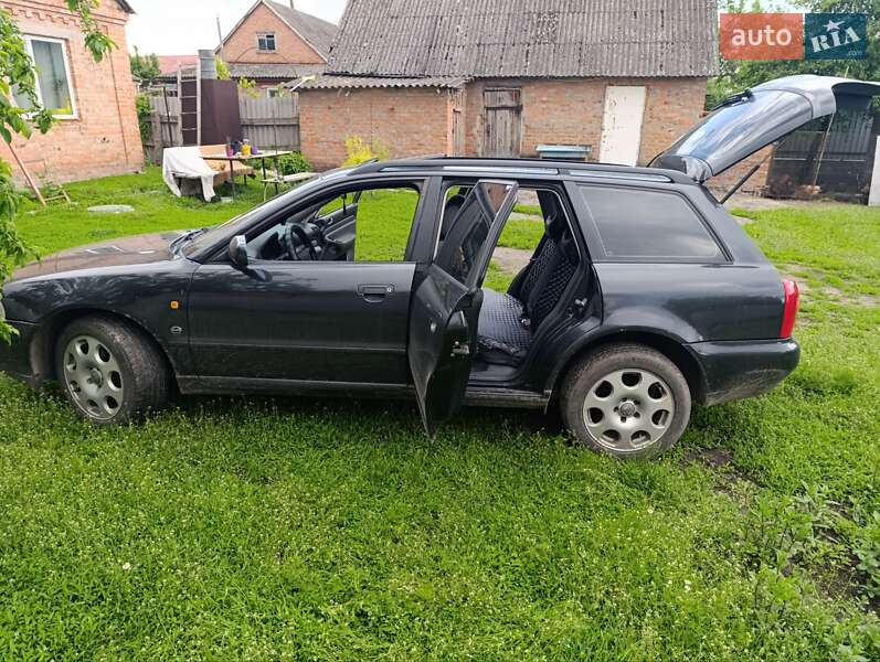 Універсал Audi A4 1997 в Миргороді