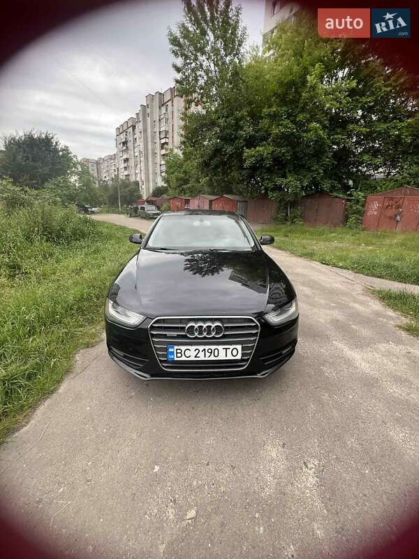 Седан Audi A4 2012 в Львове