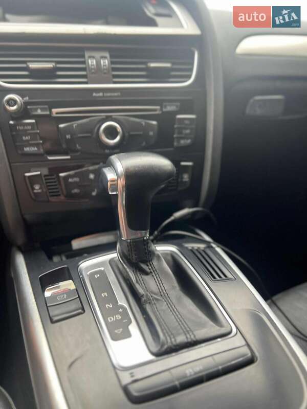 Седан Audi A4 2012 в Львове