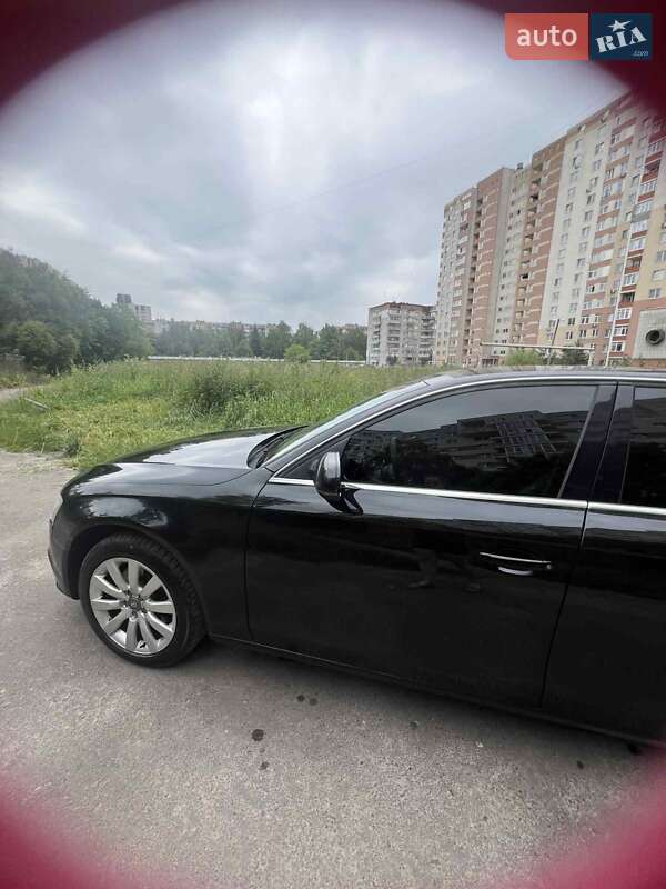 Седан Audi A4 2012 в Львове