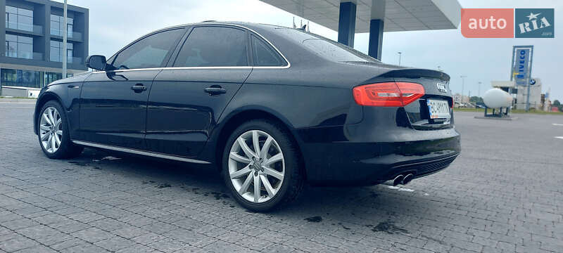 Седан Audi A4 2013 в Львове