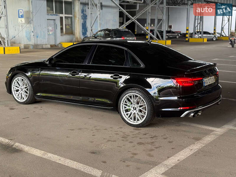 Седан Audi A4 2017 в Киеве