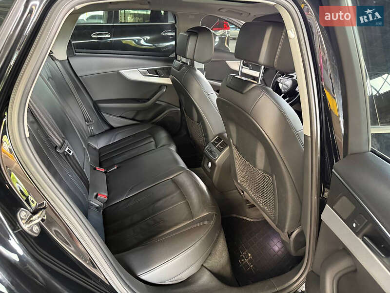 Седан Audi A4 2017 в Киеве