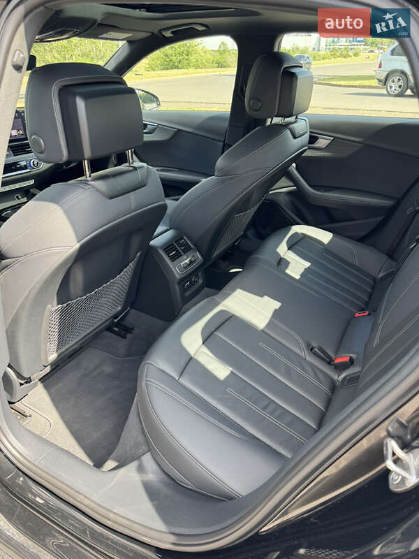 Седан Audi A4 2022 в Кривому Розі