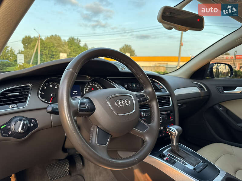 Седан Audi A4 2012 в Киеве