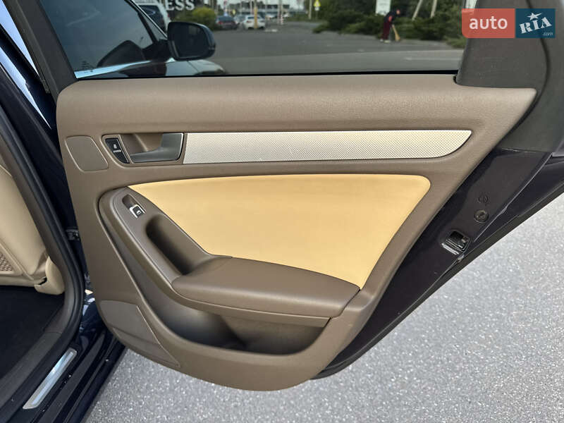 Седан Audi A4 2012 в Киеве