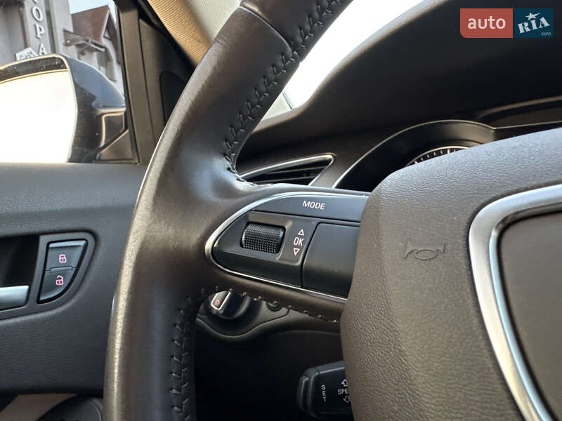 Седан Audi A4 2012 в Киеве