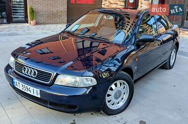 Седан Audi A4 1995 в Калуші
