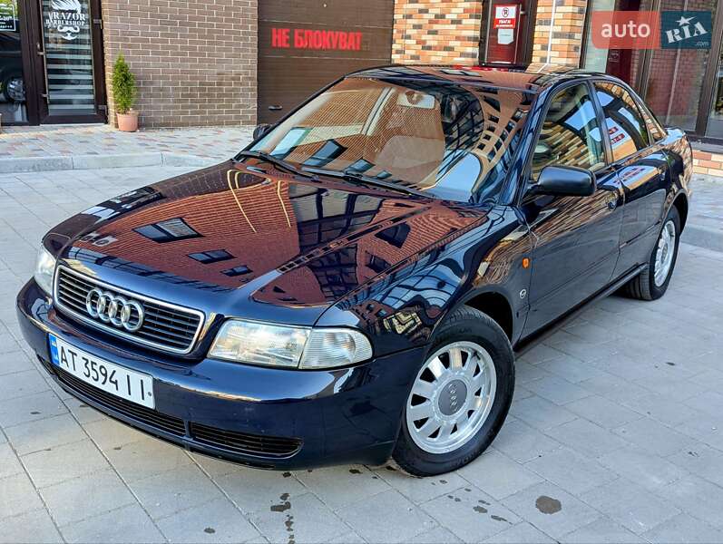 Седан Audi A4 1996 в 