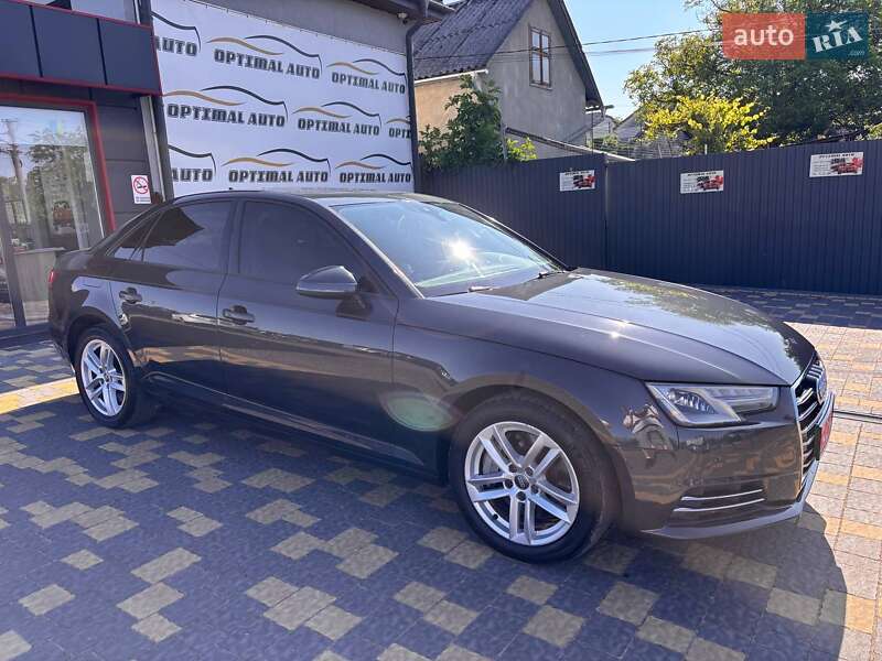 Седан Audi A4 2017 в Львове