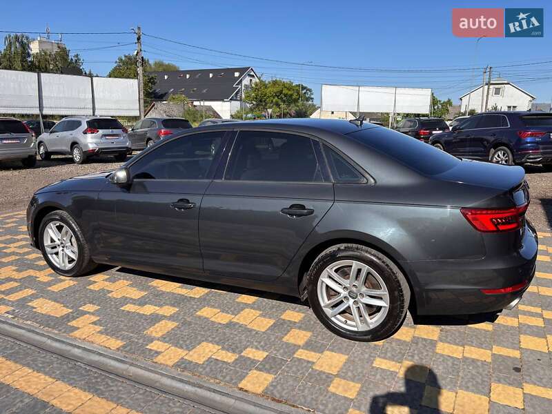 Седан Audi A4 2017 в Львове