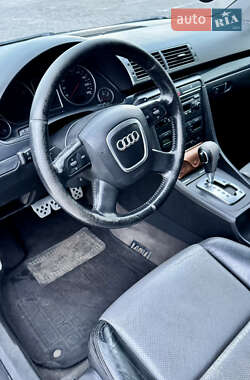 Седан Audi A4 2004 в 