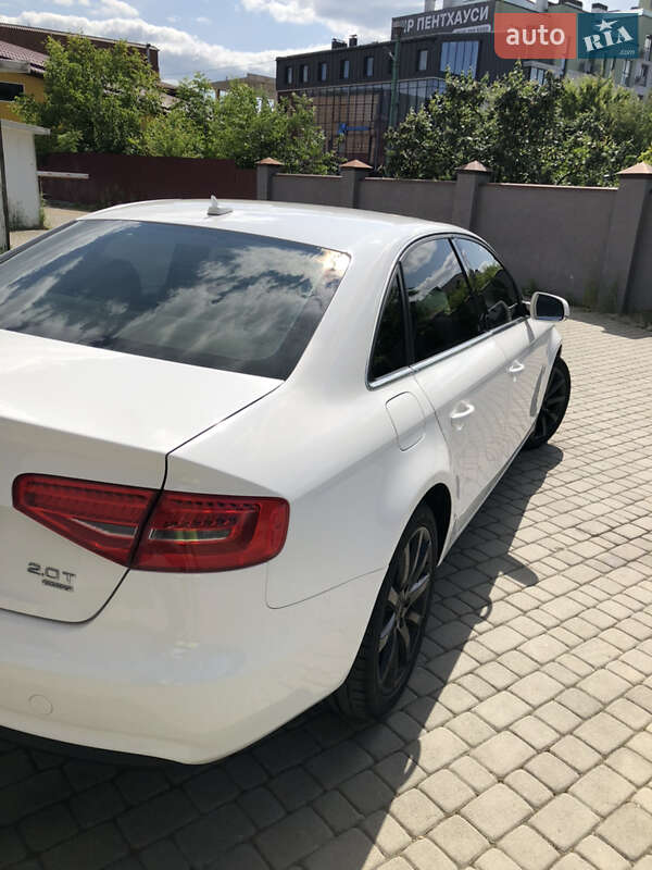 Седан Audi A4 2012 в Львове