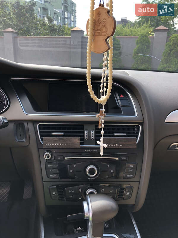 Седан Audi A4 2012 в Львове